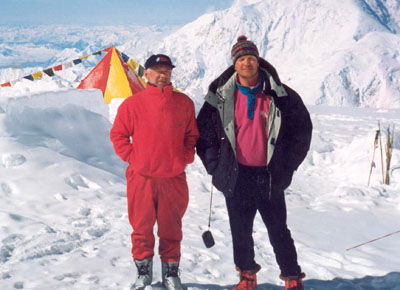 На снимке из его личного архива: Николай Герасимов с другом при покорении горы Мак-Кинли (наивысшая точка Аляски, высота 6193 метра).